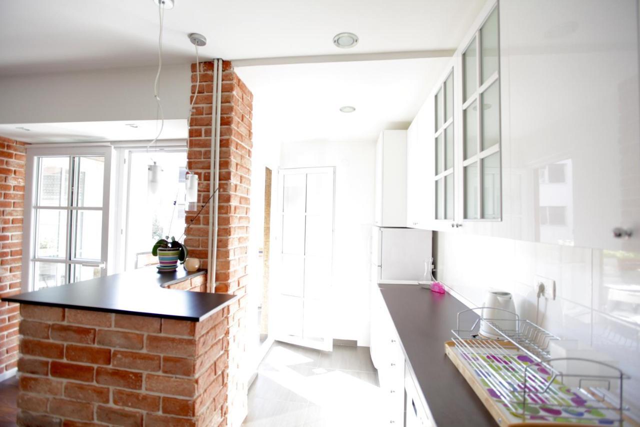 סקופיה Brick Apartment On Macedonia Pedestrian Street מראה חיצוני תמונה