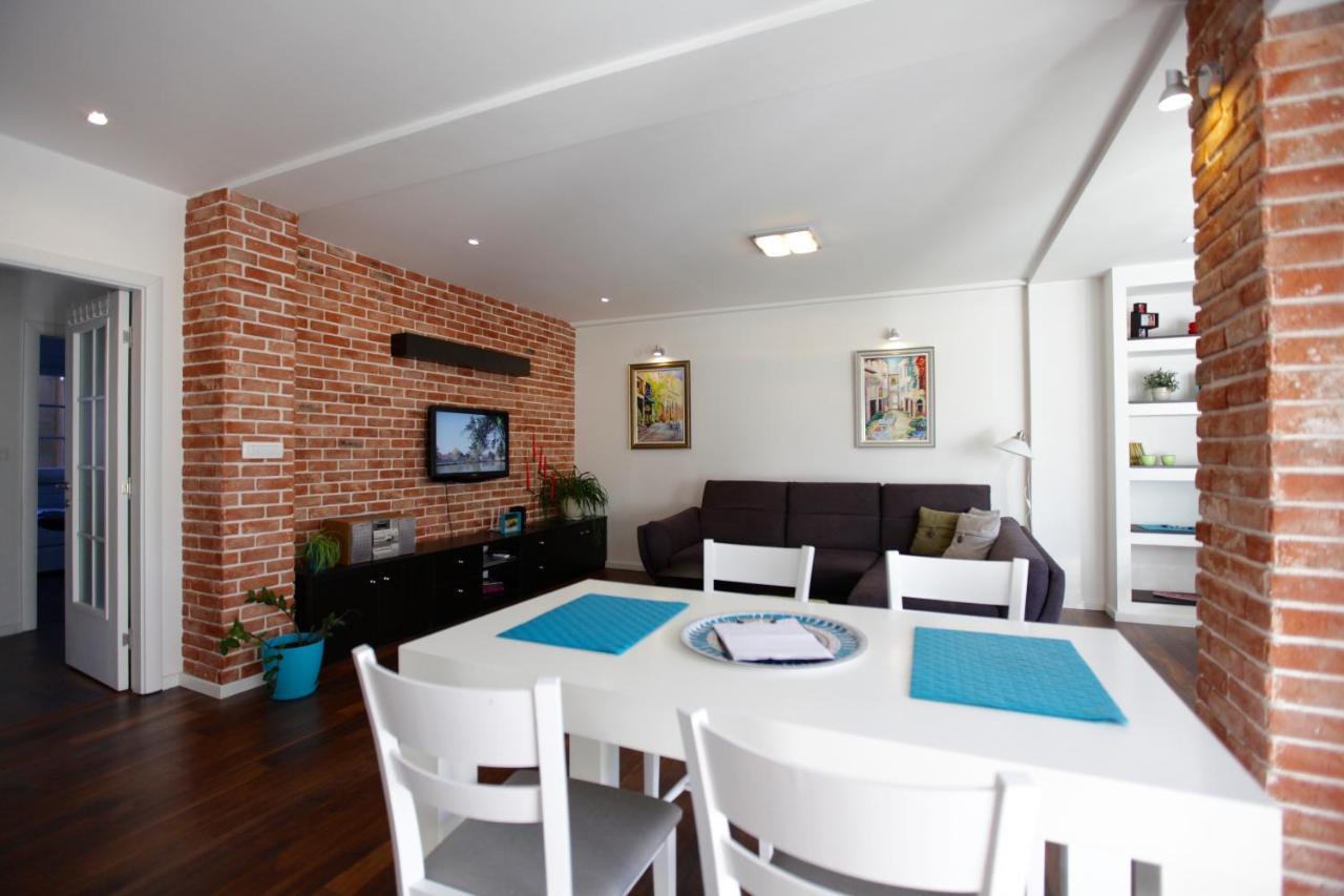 סקופיה Brick Apartment On Macedonia Pedestrian Street מראה חיצוני תמונה