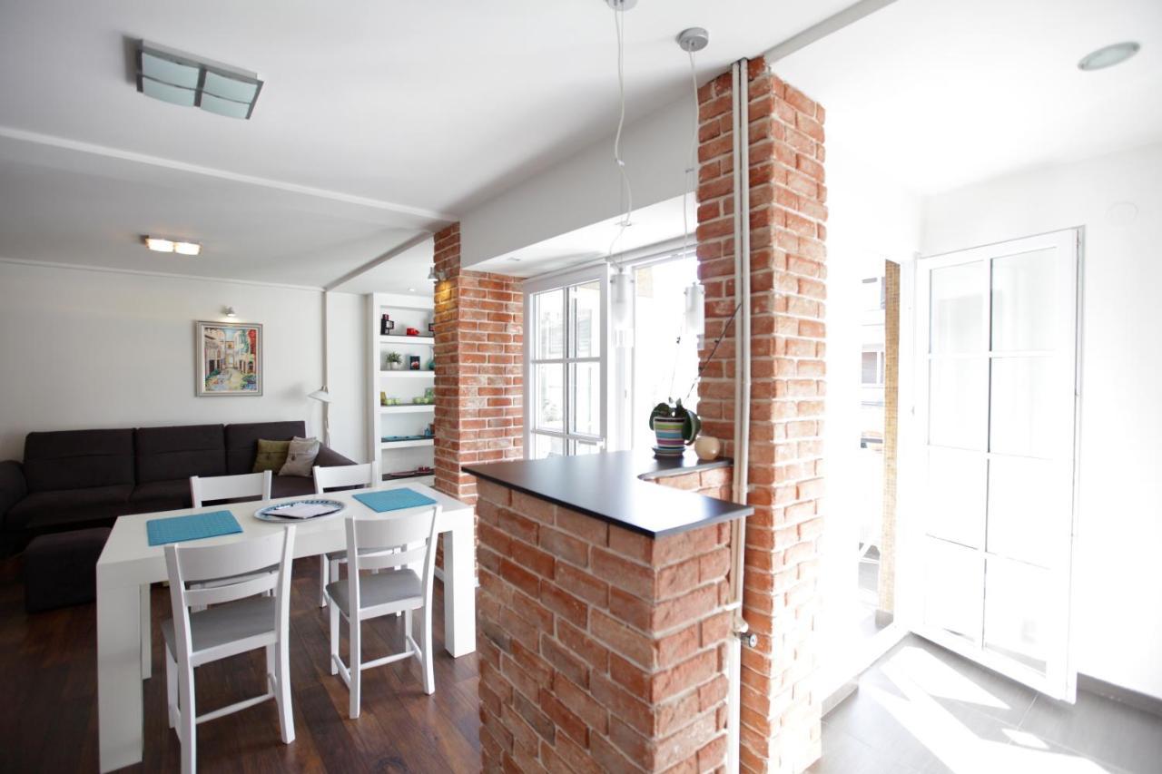 סקופיה Brick Apartment On Macedonia Pedestrian Street מראה חיצוני תמונה