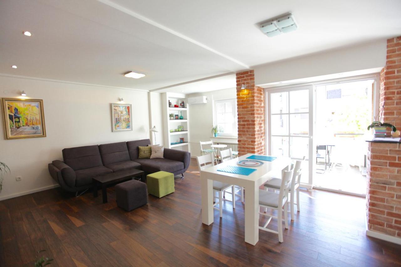 סקופיה Brick Apartment On Macedonia Pedestrian Street מראה חיצוני תמונה