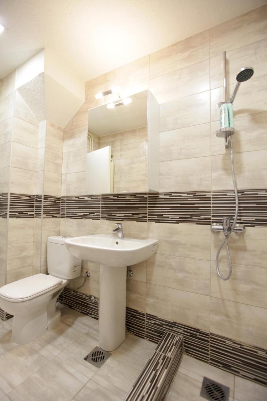 סקופיה Brick Apartment On Macedonia Pedestrian Street מראה חיצוני תמונה